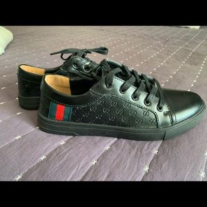 Gucci men’s shoes. Made in China. Size 7 or 40.